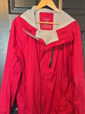 L.L. Bean Red Hooded Men's Raincoat with Contrast Lining